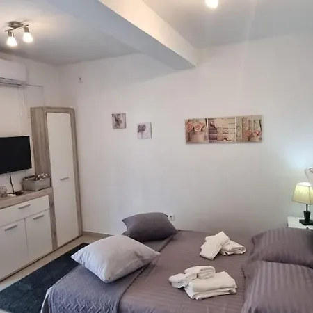 Apartment Stura 1 *